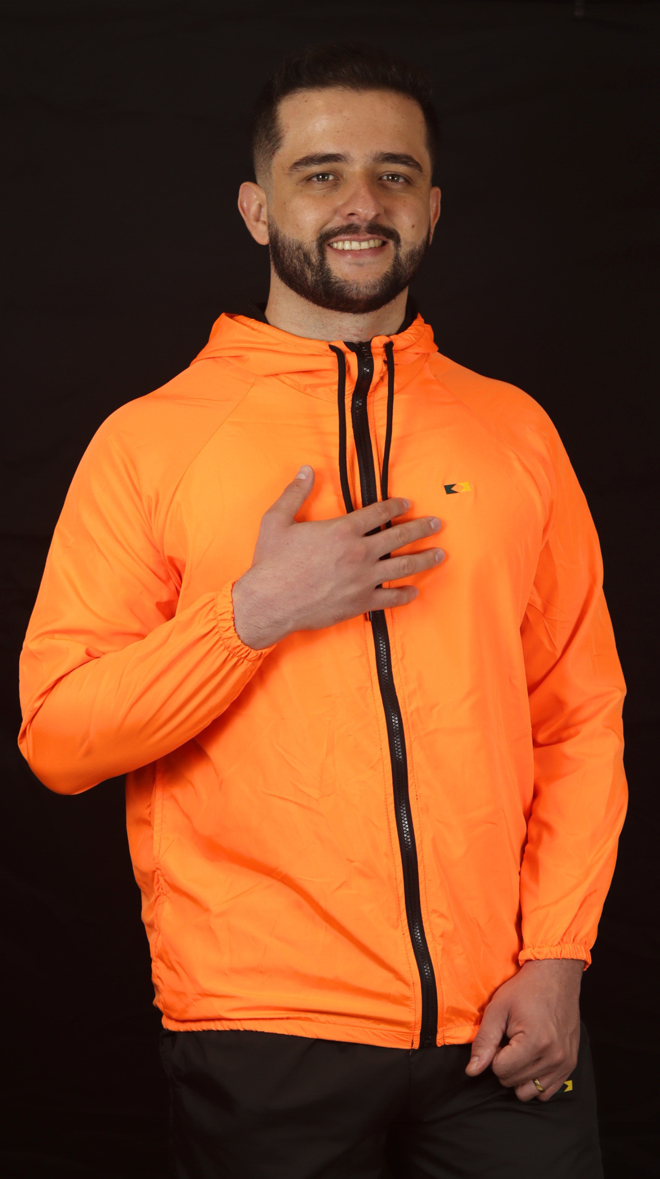 Corta vento laranja neon 2025