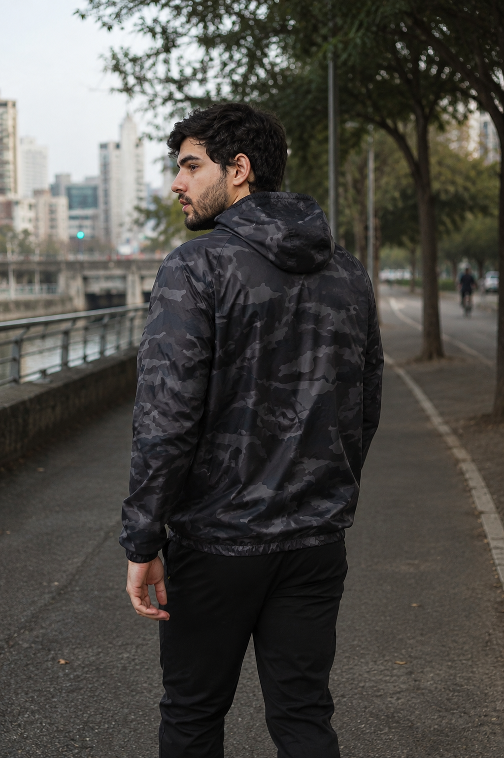 Jaqueta Corta Vento Masculina - Camuflada Escura
