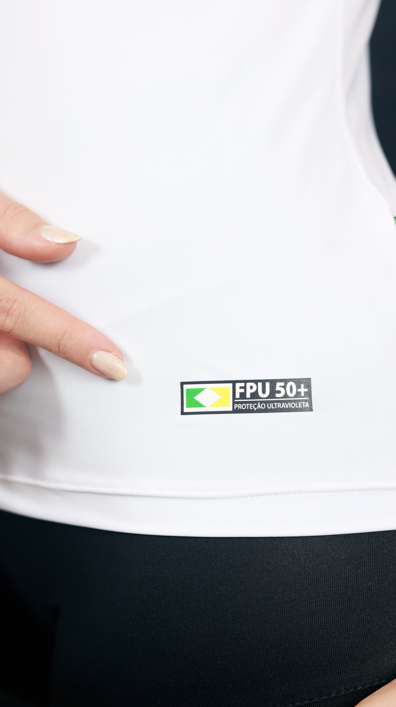 Camiseta Feminina  UV+ Branca - Manga Curta